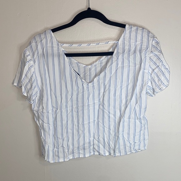 🐚Comfy Blue and White stripped top! - Picture 5 of 6